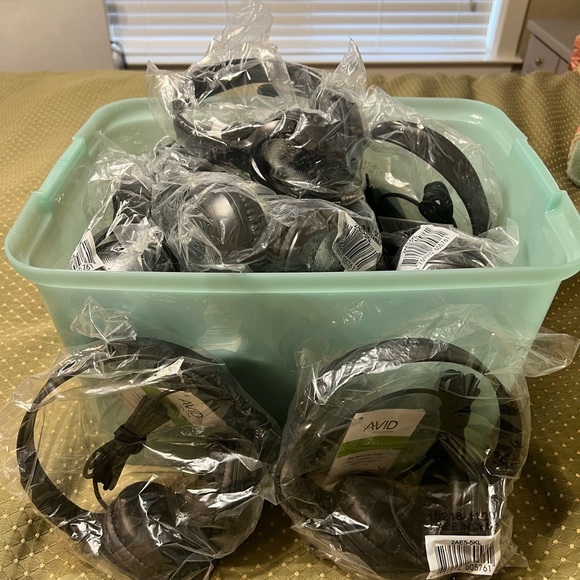 AVID EDUCATION AE-55
HEADPHONES with Microphone - BOX OF 16 BRAND NEW SEALED - Picture 7 of 7